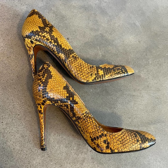 Zara Shoes - Zara leather yellow snake skin pump heels womens size 9 high heel shoes